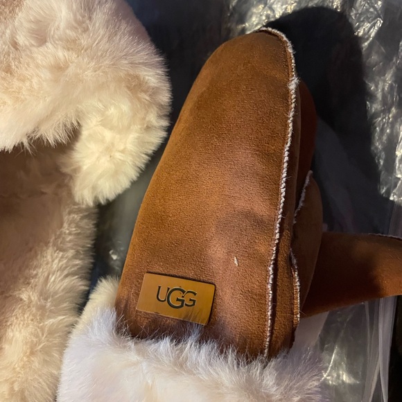 Ugh Faux Suede Shearling Trapper hat and mittens size large - Picture 3 of 8
